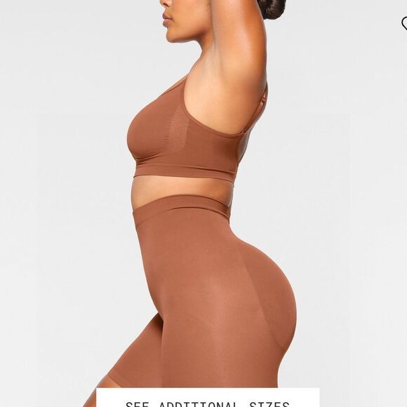 SKIMS SEAMLESS SCULPT MID THIGH SHORT BRONZE SMALL NWT IN PACKAGING - Picture 3 of 6
